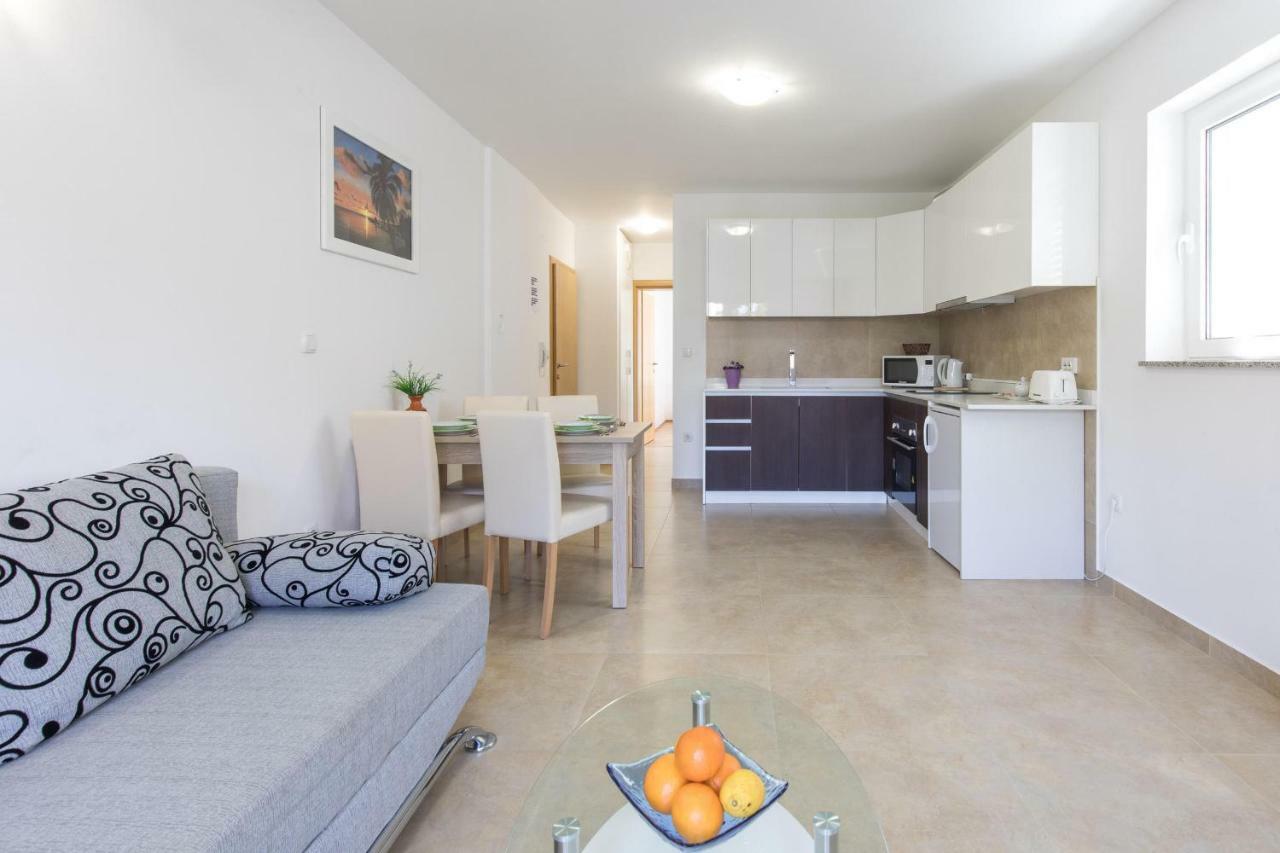 Apartments Nino Malinska Exterior photo