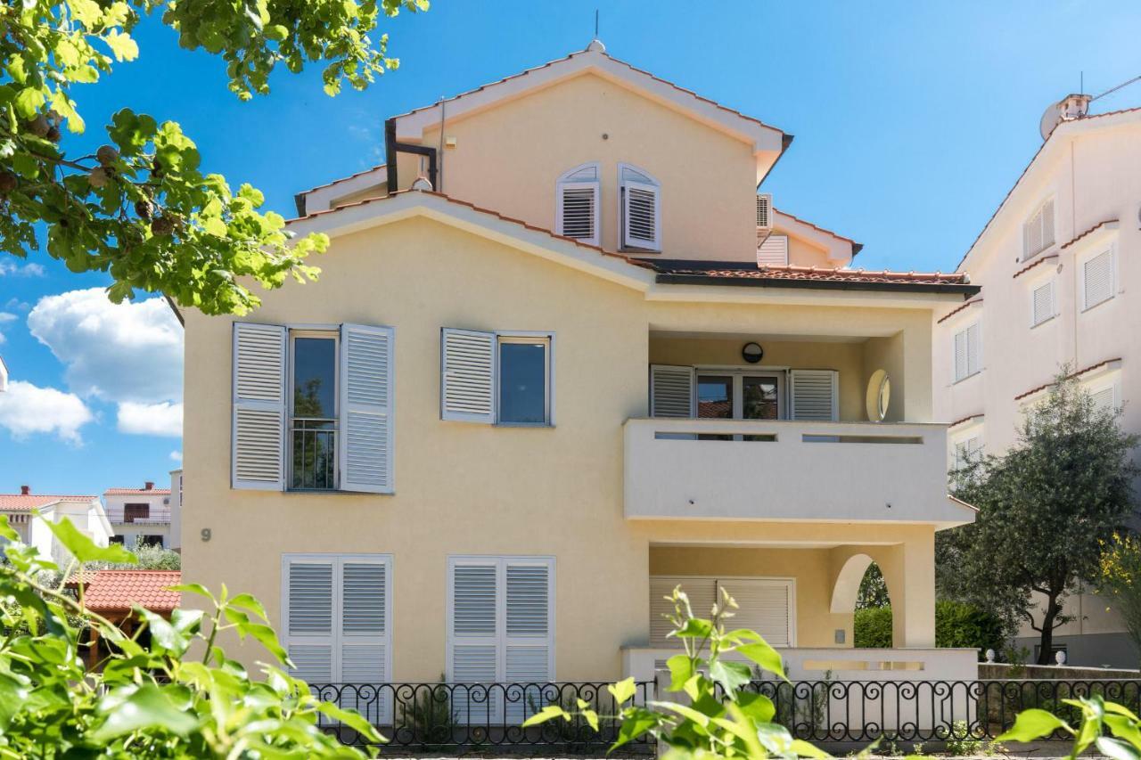 Apartments Nino Malinska Exterior photo