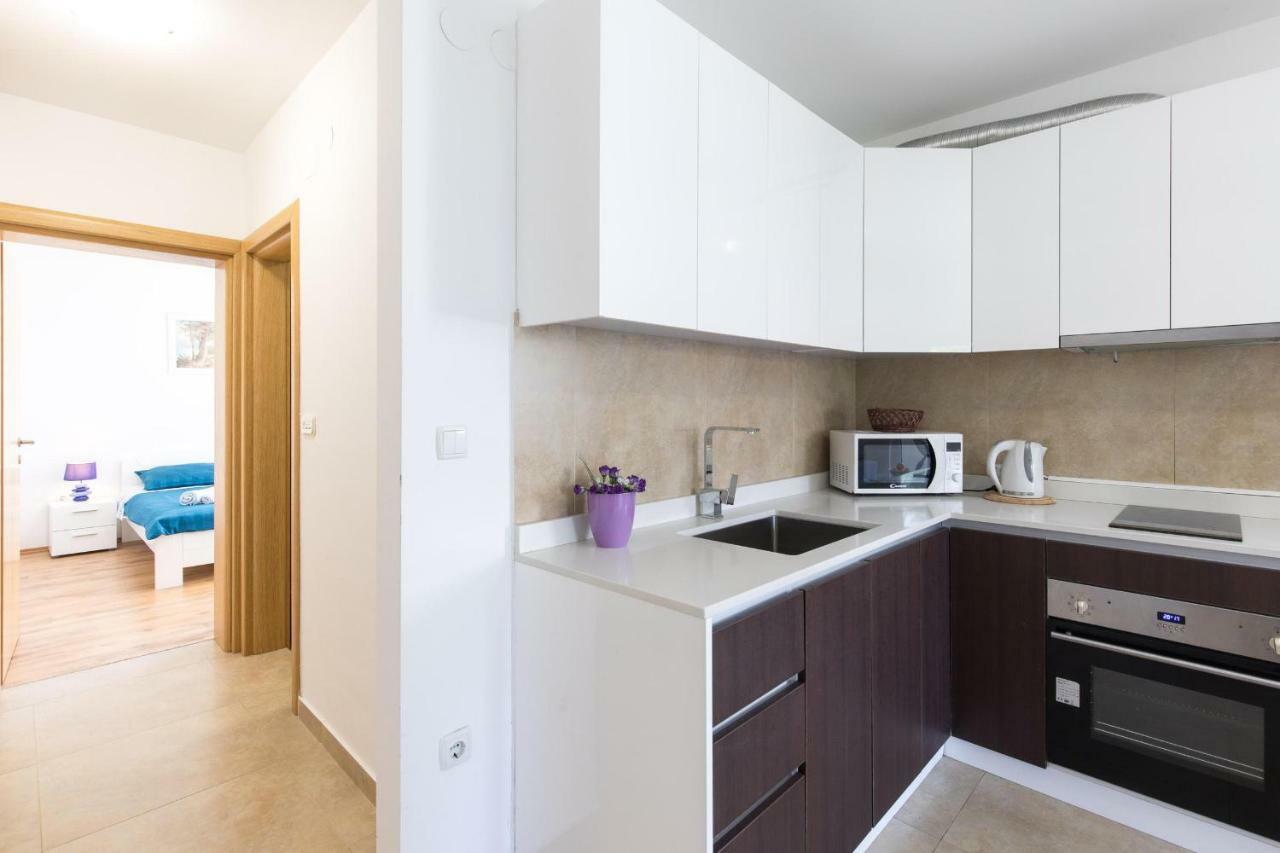Apartments Nino Malinska Exterior photo