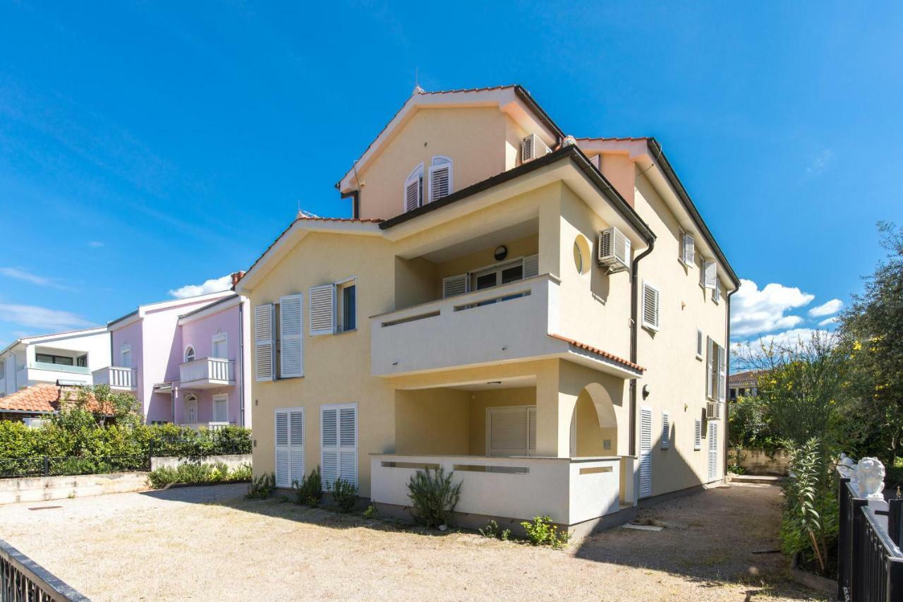 Apartments Nino Malinska Exterior photo